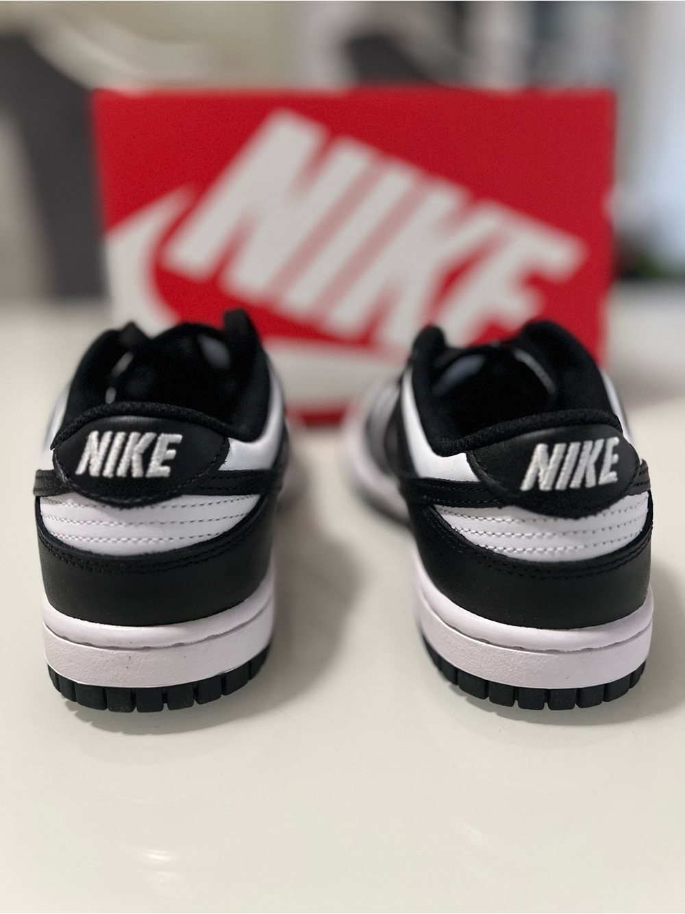 W NIKE Black and White Low-Top Sneakers - Picture 4 of 7